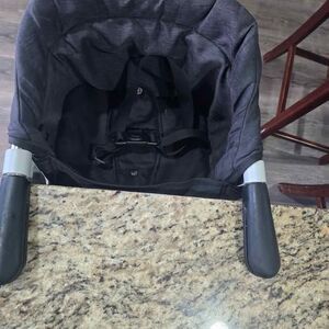 Toogle portable highchair